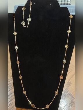 Avon Flowerlace Necklace And Bracelet